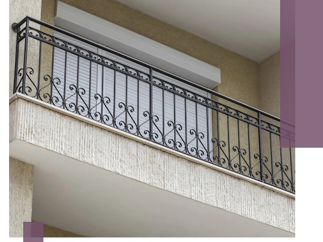 Балконные ограждения из металла и стекла в Кемерово для домов