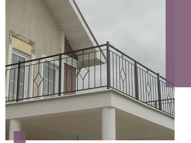 Изготовление балконных ограждений в Кемерово из металла и стекла