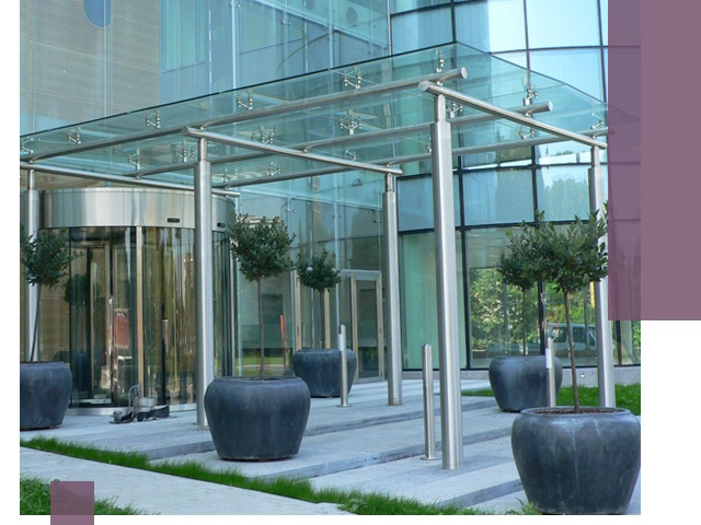 Навесы из стекла на заказ в Кемерово — монтаж и установка