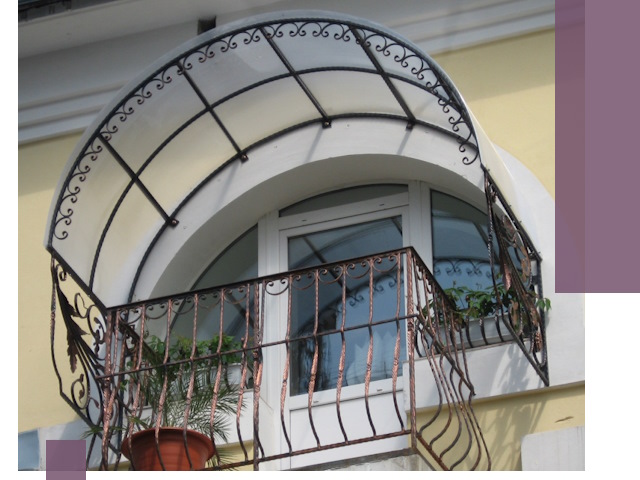 Козырьки над балконом в Кемерово — изготовление и монтаж